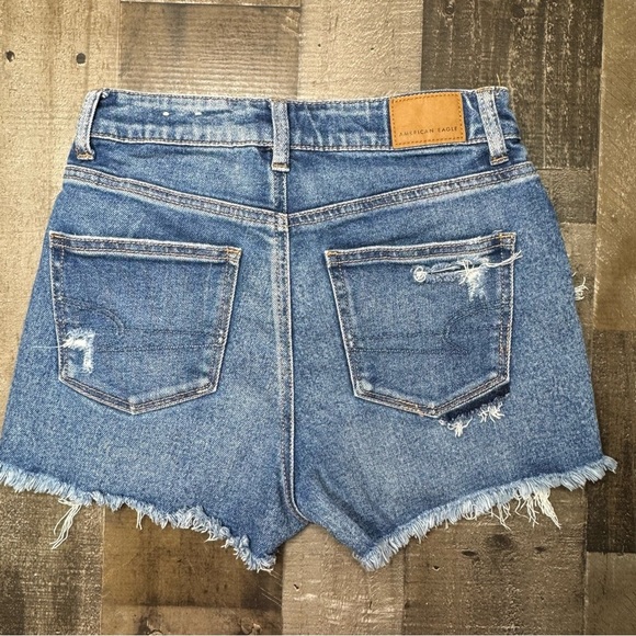 American Eagle Distressed Mom Jean Shorts size 0 - Picture 4 of 11